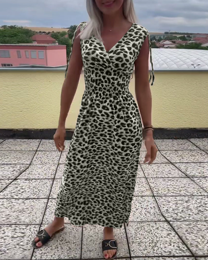 Elin | Ärmlös Klänning Med Leopardtryck
