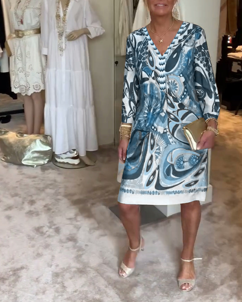 Elin | V-ringad casual klänning med retrotryck
