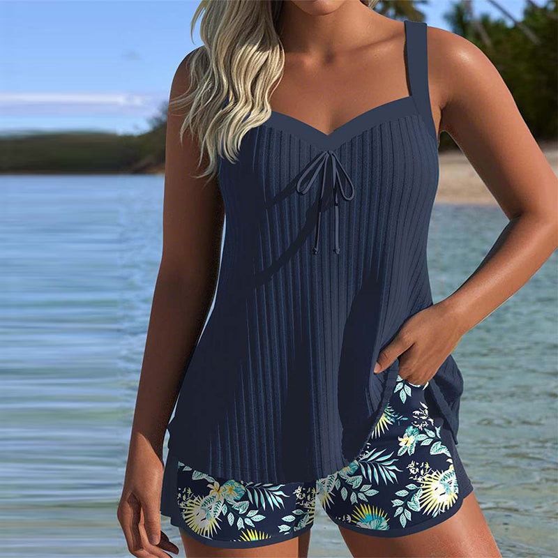 Elin | Tankini – Tvådelad med ränder och strandshorts