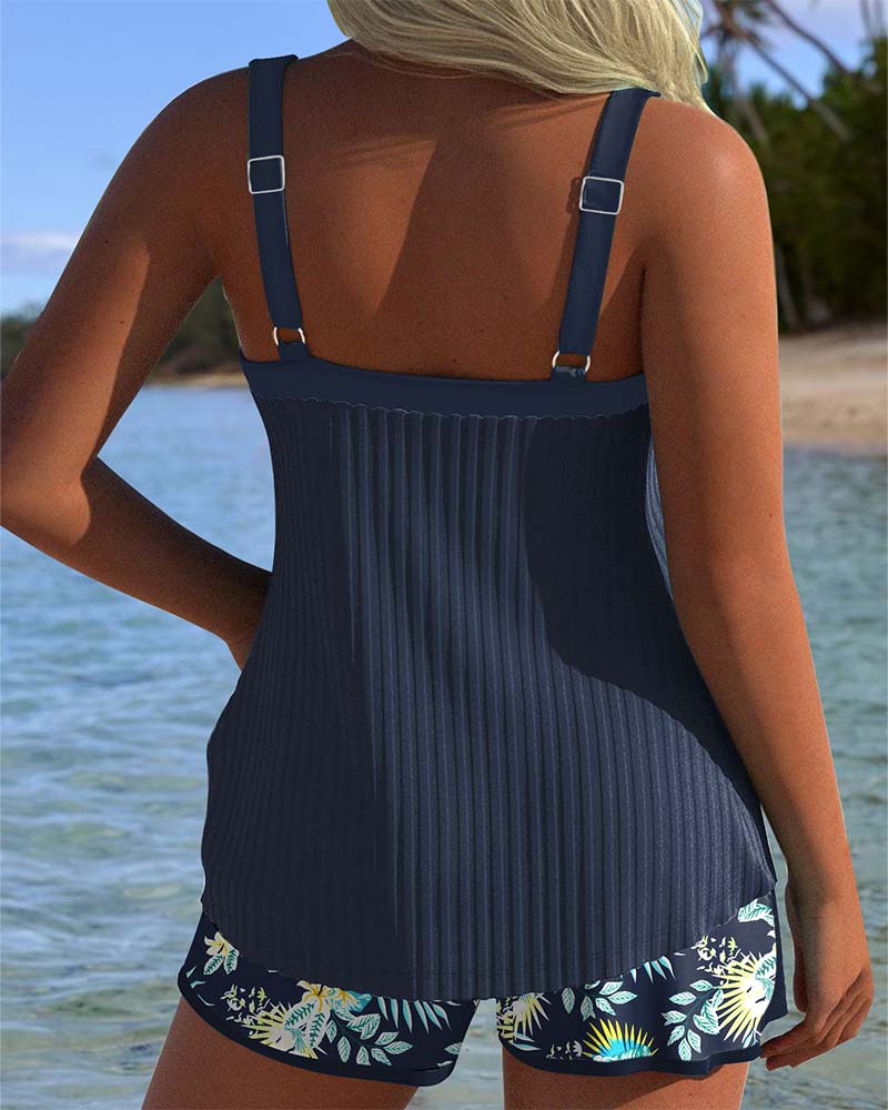 Elin | Tankini – Tvådelad med ränder och strandshorts